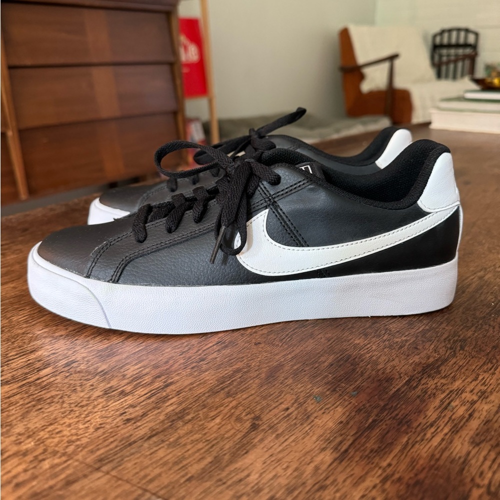 Nike Court Royal